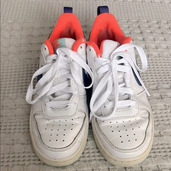 Kids Nike sneakers size 4.5Y - Picture 2 of 7